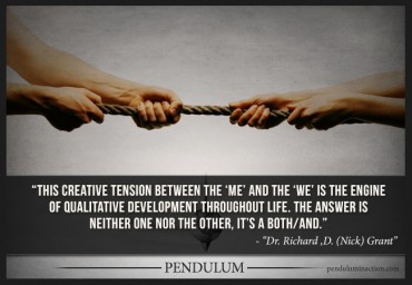 Tout designer vit sous tension positive: entre collaboration et démarche individuelle, entre usages et technologies